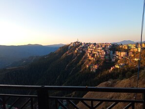 المنطقة المحيطة بالمنشأة