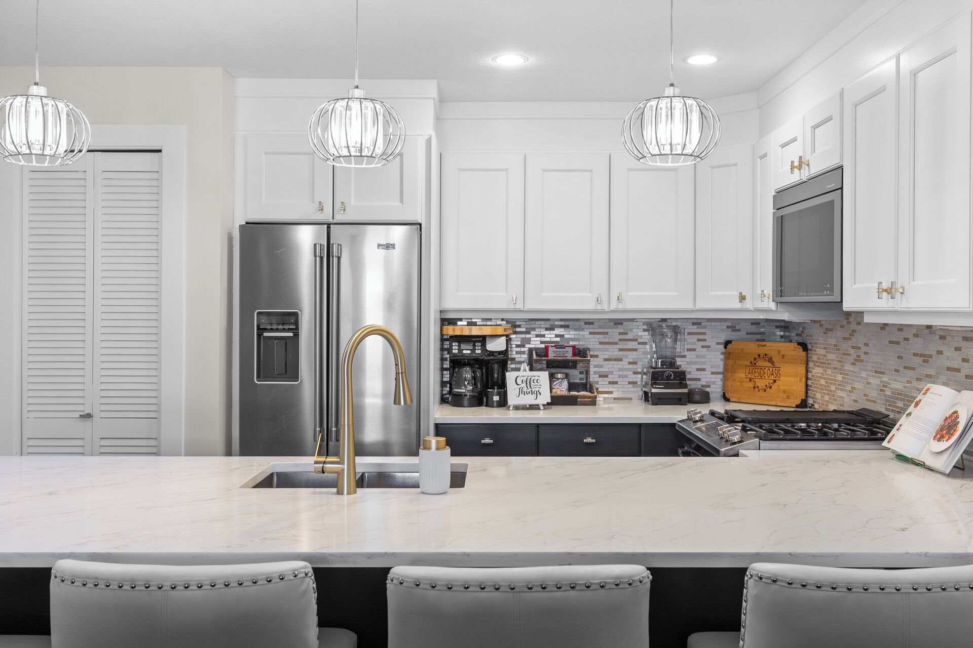 Coffee/tea maker, fridge, microwave, oven