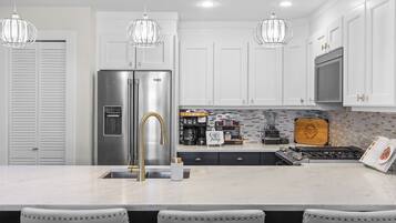 Coffee/tea maker, fridge, microwave, oven