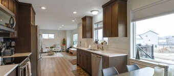 Cozy retreat 20 minutes from 3 ski resorts and lake. Newly remodeled! 2 kitchens