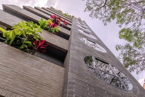 Building design - B 48 Living by B Rent (Medellín)