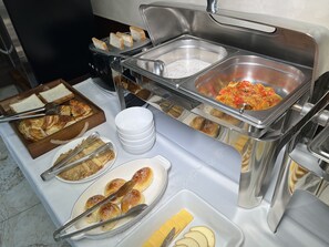 包含每日自助早餐