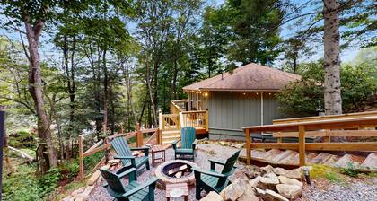 Roundhouse Retreat | Hot Tub & Fenced yard, dog-friendly & firepit