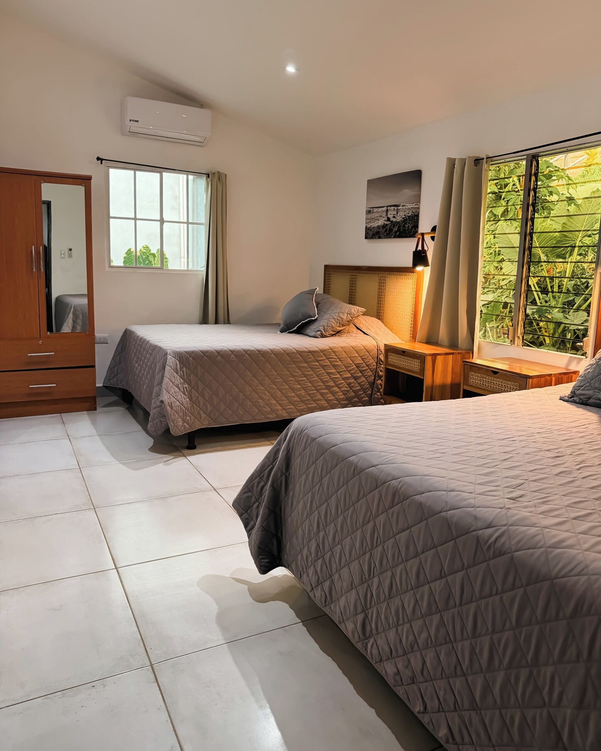 Standard-Apartment, 2 Schlafzimmer, Poolblick, Erdgeschoss | Daunenbettdecken, Bügeleisen/Bügelbrett, kostenlose Babybetten