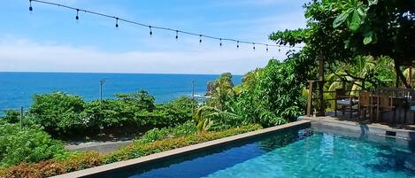 2 outdoor pools