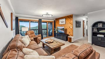 Televisión y chimenea