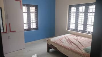 3 bedrooms, iron/ironing board, bed sheets