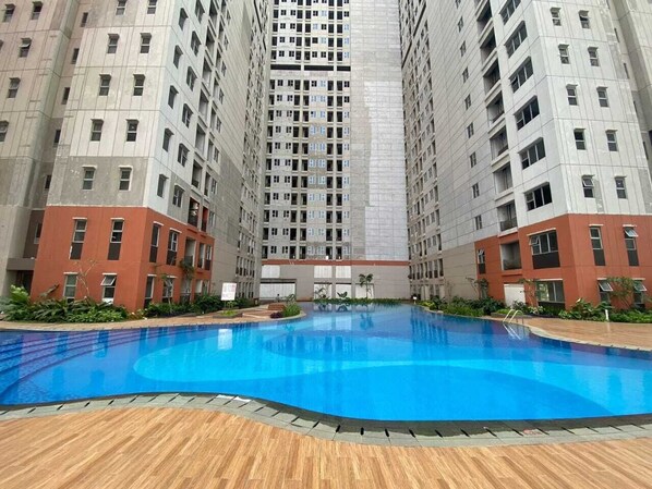 3 outdoor pools - Shero Transpark Bekasi (Bekasi)