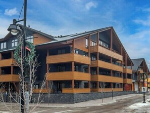 Exterior - Stylishly Renovated Spring Creek Retreat (Canmore)