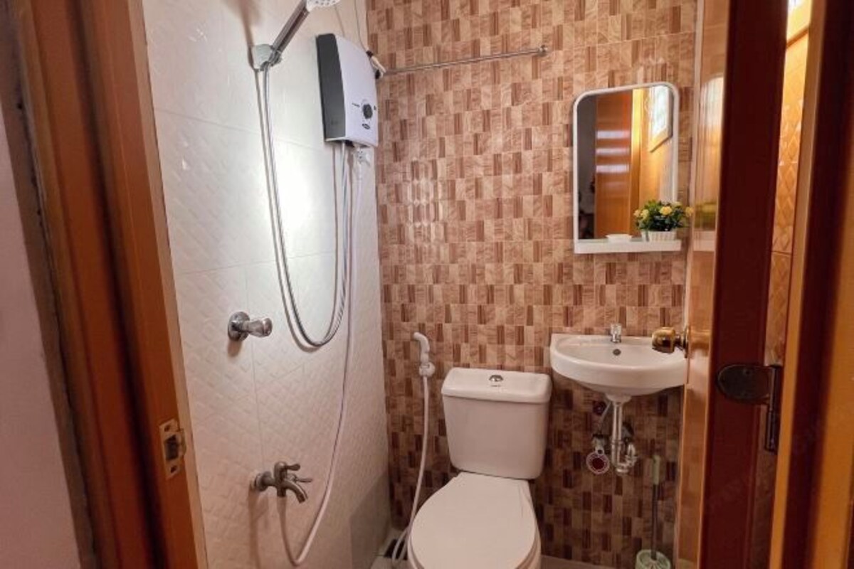 Bathroom | Shower, bidet, towels