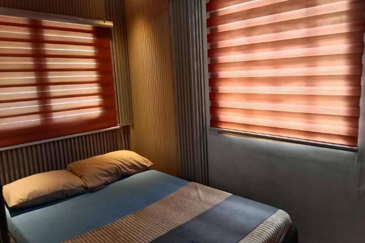 1 bedroom, bed sheets