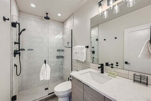 Shower, hair dryer, towels - Perch - Wallingford Comfort: Cozy & Bright 2BR | Parking | Remote Work (Seattle)