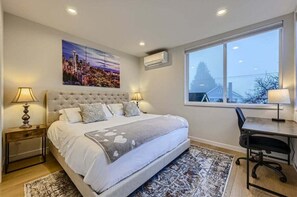 2 bedrooms, iron/ironing board, free WiFi, bed sheets - Perch - Wallingford Comfort: Cozy & Bright 2BR | Parking | Remote Work (Seattle)