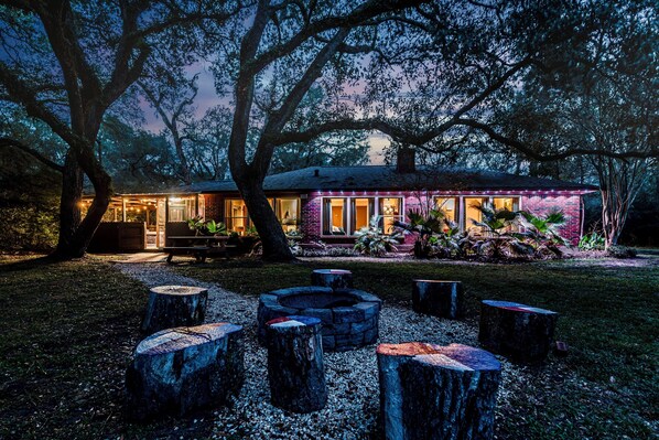 Terrace/patio - Riverside country retreat with easy access to all that Houston has to offer (Damon)