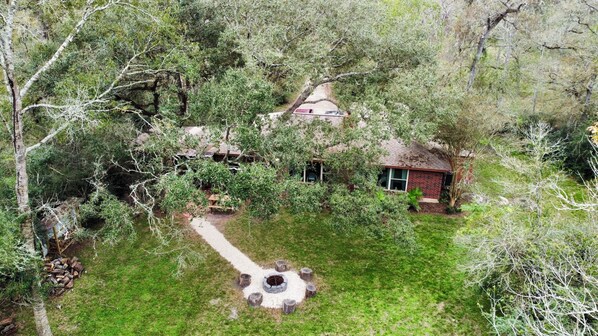 Property grounds - Riverside country retreat with easy access to all that Houston has to offer (Damon)