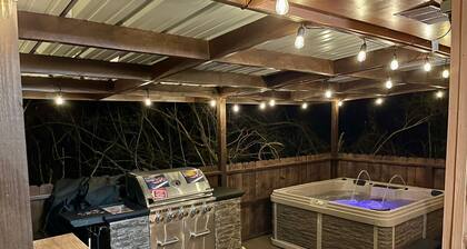 Riverside country retreat with easy access to all that Houston has to offer