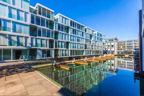 Indoor pool - Waterfront Apartment with Sky tower & Harbour View (Auckland)