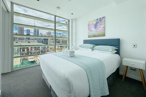 2 bedrooms, iron/ironing board, WiFi, bed sheets - Waterfront Apartment with Sky tower & Harbour View (Auckland)