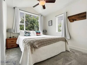 2 bedrooms, iron/ironing board, travel crib, free WiFi - Bozeman Area Modern House: Yellowstone, Fire Pit, Big Sky, Bridger Bowl, Airport (Belgrade)