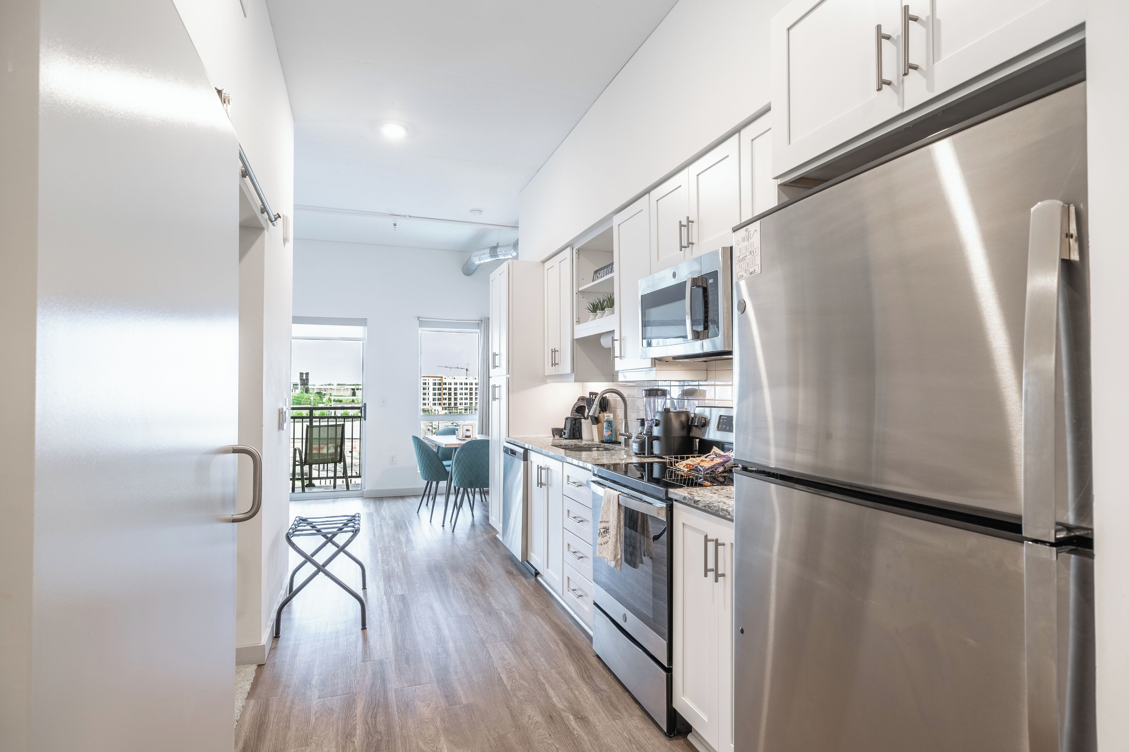 *New Condo in Nashville Downtown Broadway with Pool, Rooftop and Private Balcony
