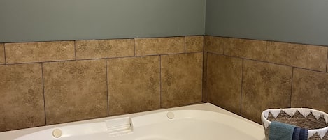 Shower, jetted bath, hair dryer, towels
