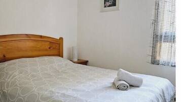 2 bedrooms, iron/ironing board, free WiFi, bed sheets