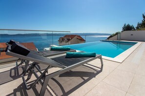 Pool - Villa Fama - Pisak Omis, beautifull villa with breathtaking sea view (Pisak)