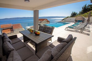 Pool - Villa Fama - Pisak Omis, beautifull villa with breathtaking sea view (Pisak)