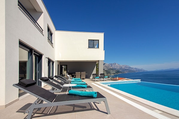 Pool - Villa Fama - Pisak Omis, beautifull villa with breathtaking sea view (Pisak)