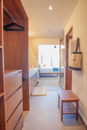 2 bedrooms, iron/ironing board, Internet, bed sheets