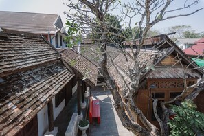 Front of property - Lunar Mansion Hotel (Chiang Mai)