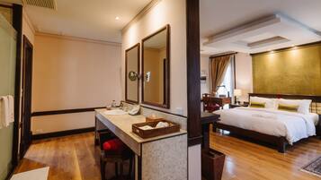 Deluxe Balcony Room | 1 slaapkamer, een gratis minibar, een kluis op de kamer