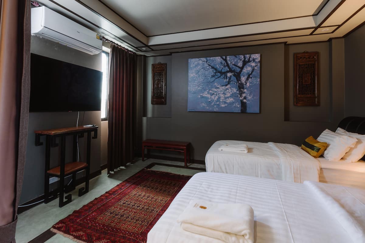 Superior Twin Room | Minibar (free items), in-room safe, desk, laptop workspace