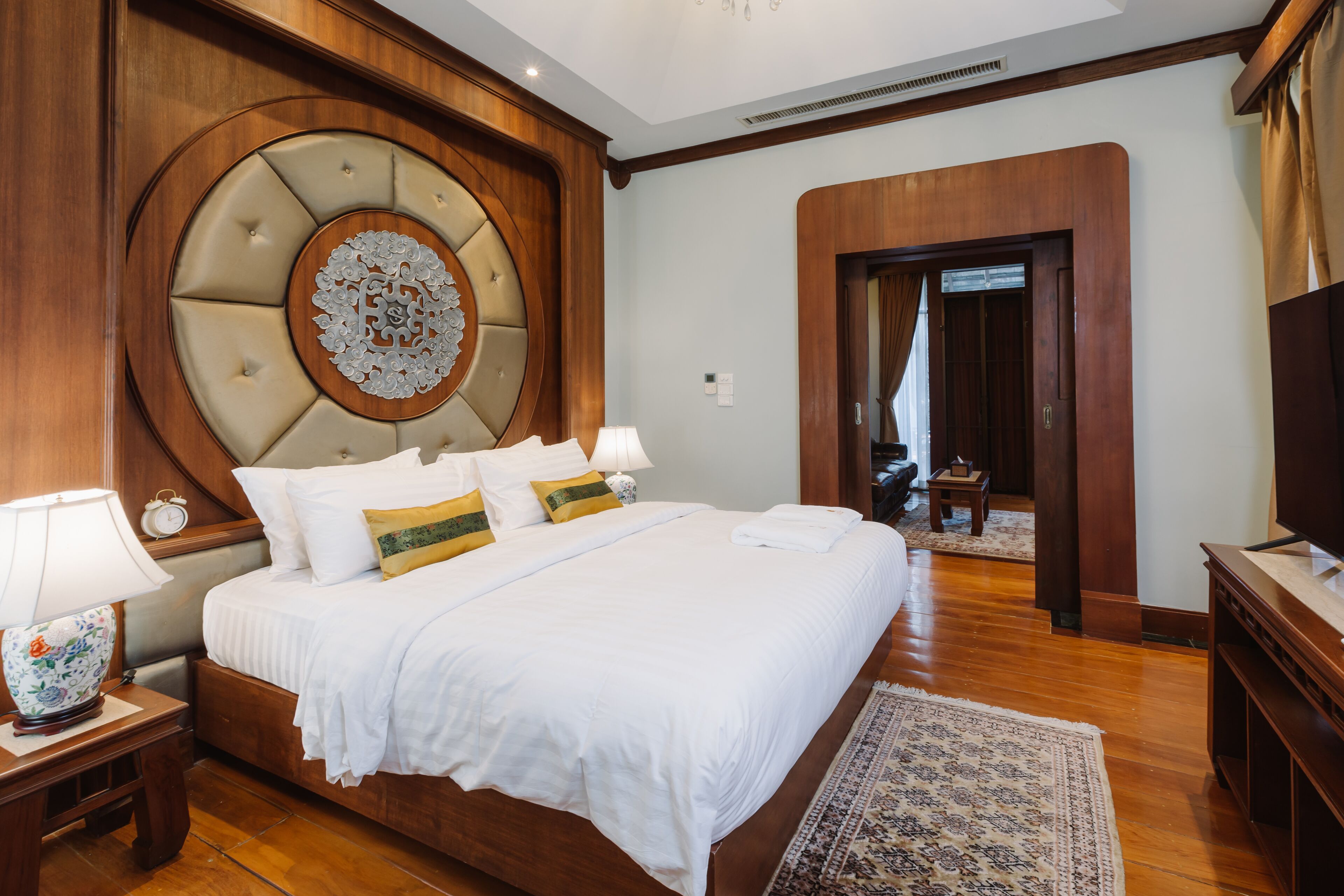 Suite Jacuzzi Room | Een gratis minibar, een kluis op de kamer, individueel gedecoreerd