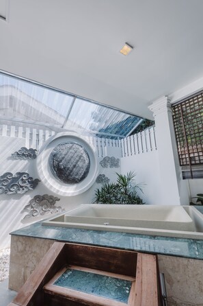 Suite Jacuzzi Room | Bathroom | Shower, hair dryer, bathrobes, slippers
