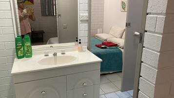 2 chambres, fer et planche Ă repasser, draps fournis