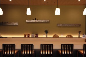 Bar (on property) - KaigakuOsen Resort Shirahama (Shirahama)