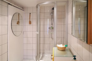 Shower, towels