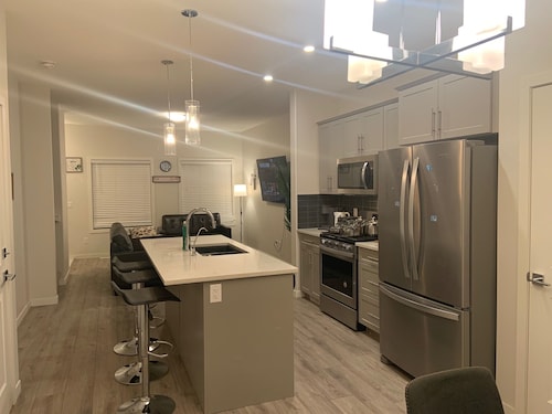 Glamorous 3 BR Villa with Double Garage