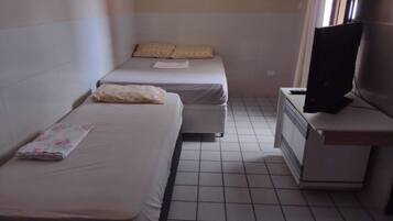 6 quartos, ferros/tábuas de passar roupa, Wi-Fi, roupa de cama