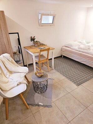 1 bedroom, iron/ironing board, WiFi, bed sheets