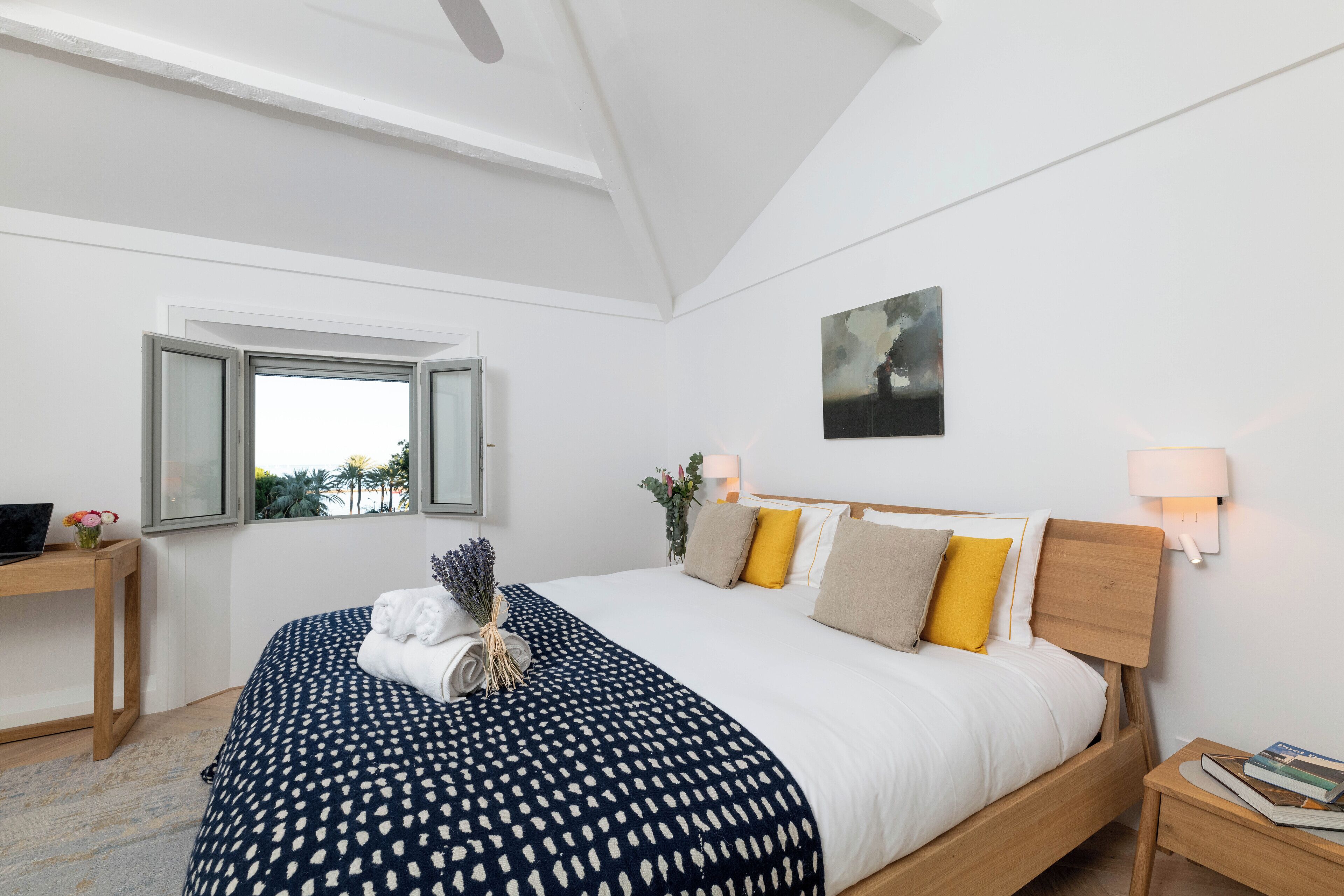 8 bedrooms, iron/ironing board, WiFi, bed sheets