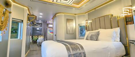 1 bedroom, desk, iron/ironing board, WiFi