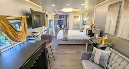 Casino Royale at Olympic Railway Inn - Pet Friendly