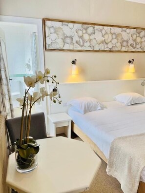 Camera Superior con letto matrimoniale o 2 letti singoli, bagno in camera | Con stile personalizzato, con arredamento individuale, postazione laptop