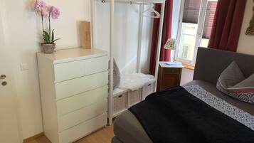 1 bedroom, iron/ironing board, travel cot, WiFi