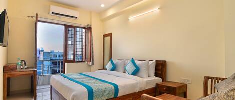 Escritorio, sistema de insonorización y wifi gratis