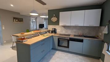 Réfrigérateur, micro-ondes, four, lave-vaisselle