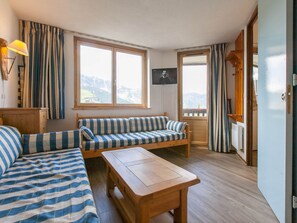 Living area - Renovated 2-Room Apartment for 5 in the Heart of Avoriaz with South-Facing Balcony (Avoriaz)