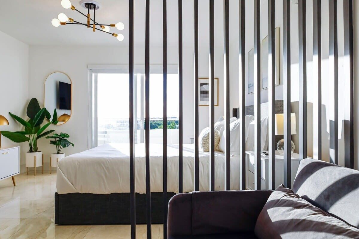 熨斗/熨衣板、旅行婴儿床、WiFi、床单